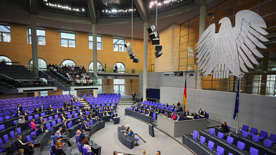 Übersicht über den Plenarsaal im Bundestag.