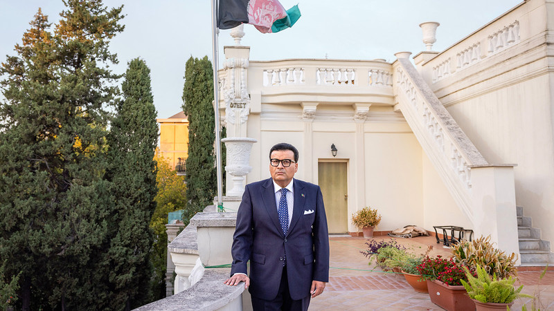 Botschafter Khaled Zekriya vor der Afghanischen Botschaft in Rom 