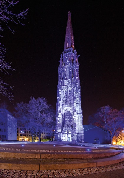 Christuskirche in Bochum bei Nacht.