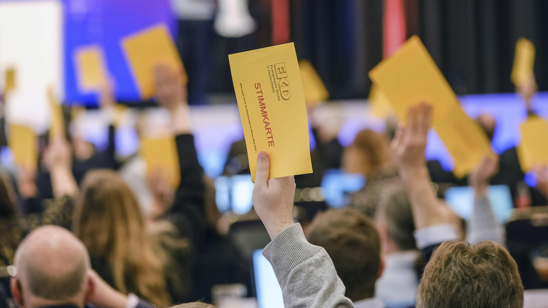 Abstimmung im Plenum der EKD-Synode