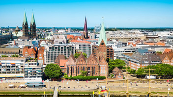 Blick auf Bremen mit vielen Kirchtürmen