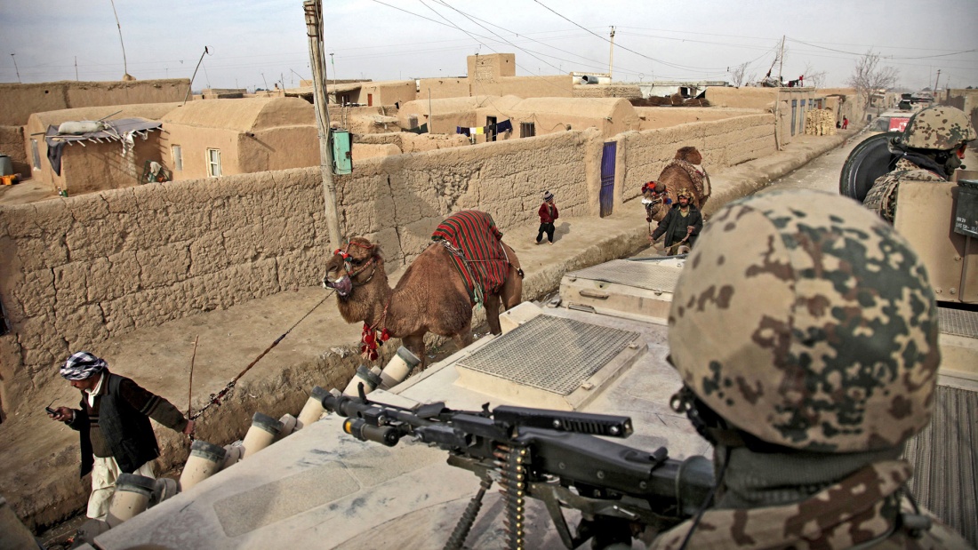 Westliche Truppen treffen auf Afghanischen Alltag