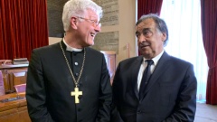 Heinrich Bedford-Strohm (l), Ratsvorsitzender der Evangelischen Kirche (EKD), und Leoluca Orlando, Bürgermeister von Palermo