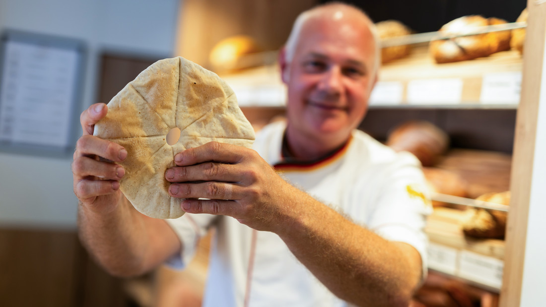 Bäckermeister Matthias Schwehr in seiner Bäckerei in Endingen