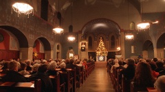 Weihnachtsgottesdienst mit vollen Kirchenbänken