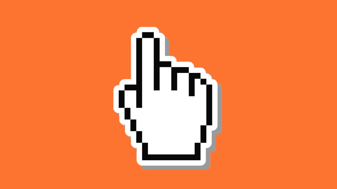 klickender Finger vor orangefarbenem Hintergrund