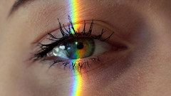 Auge mit Regenbogen