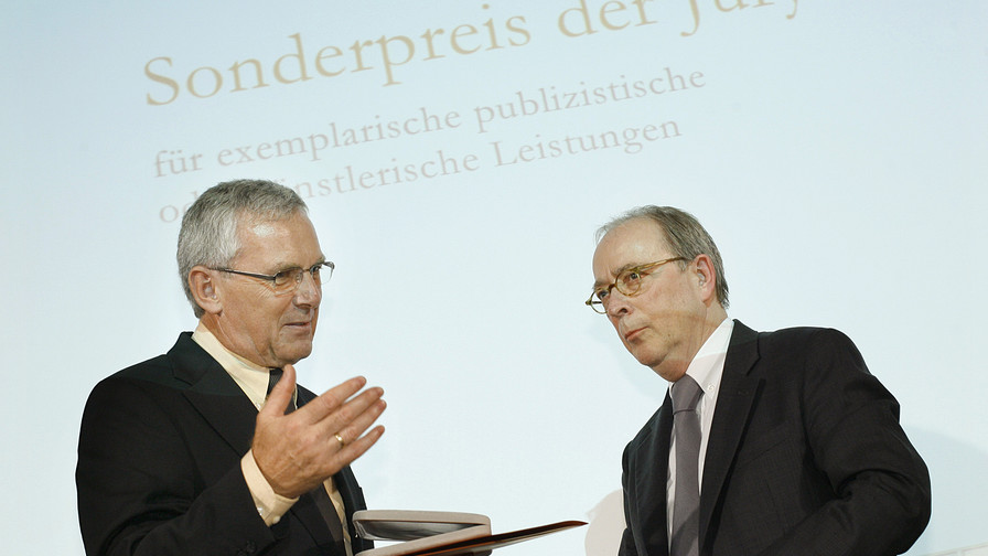 Hans Janke, ehemaliger Fernsehspielchef und stellvertretender Programmdirektor des ZDF mit Laudator Matti Geschonnek