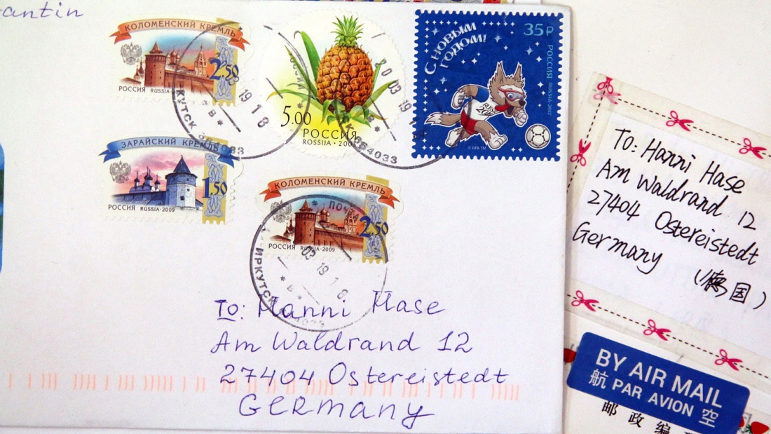 Postkarten in Deutschlands groesstem Osterhasen-Postamt in Ostereistedt 