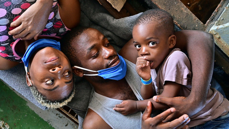 Souleman aus Kamerun mit Frau und Kind 