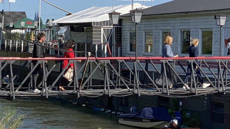 Der Dreh zur Preisübergabe Kindermedienpreis „Wir kriegen ein Baby - Die Sendung mit dem Elefanten“ fand im Restaurant Achterdeck in Köln statt. 