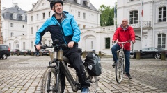 Thorsten Latzel Projekte besucht auf Radtour Gemeinden der Evangelischen Kirche im Rheinland.