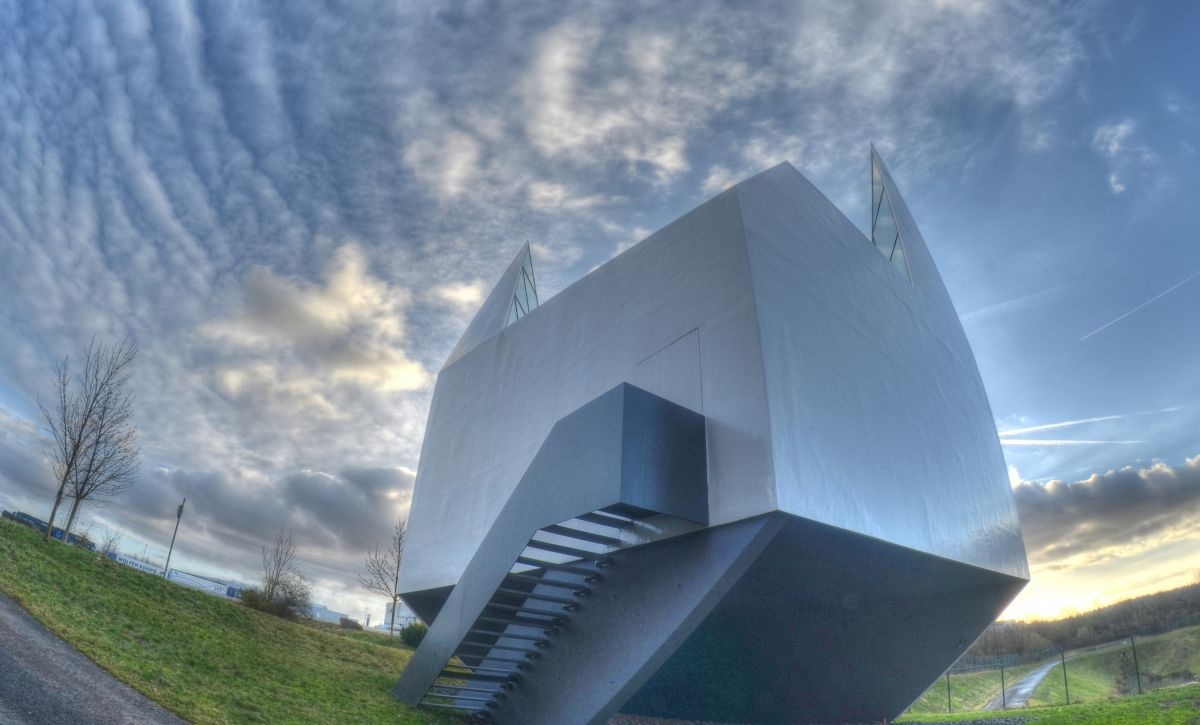 Architekturbüro Büro schneider+schumacher entwarf Autobahnkirche