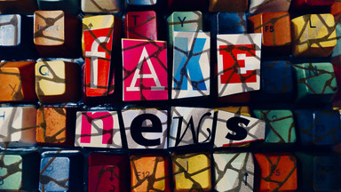 Fake News Collage auf Tastatur