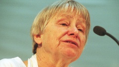 Die Theologieprofessorin Dorothee Soelle beim Kirchentag in Frankurt 2001