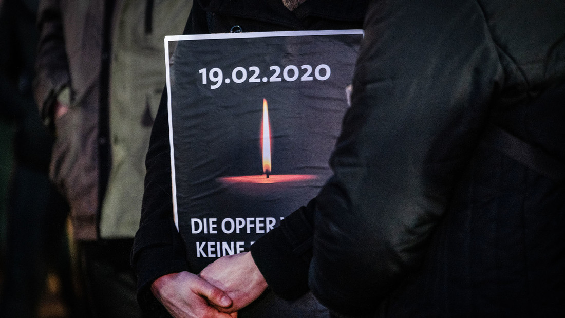 Tausende Menschen versammelten sich am 04.03.2020 in Hanau, um der Opfer des Anschlags zu gedenken.