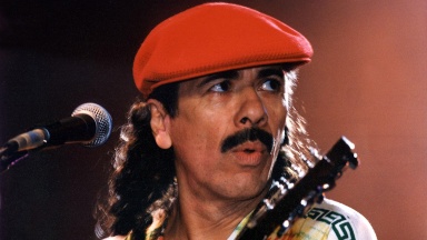 Gitarrist Carlos Santana während eines Konzerts in Warschau am 07.10.1994.