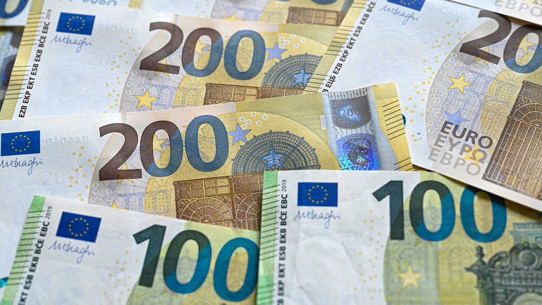 Geldscheine zu 100- und 200-Euro-Beträgen