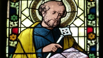 Apostel Petrus auf einem Kirchenfenster
