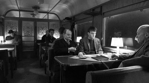Filmszene im Zug aus dem Film 'Die Theorie von allem'