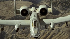 Militärflugzeug über Afghanistan
