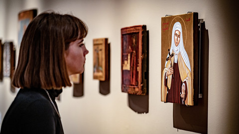 Schau "Ikona. Heilige Frauen" im Museum Angewandte Kunst in Frankfurt am Main