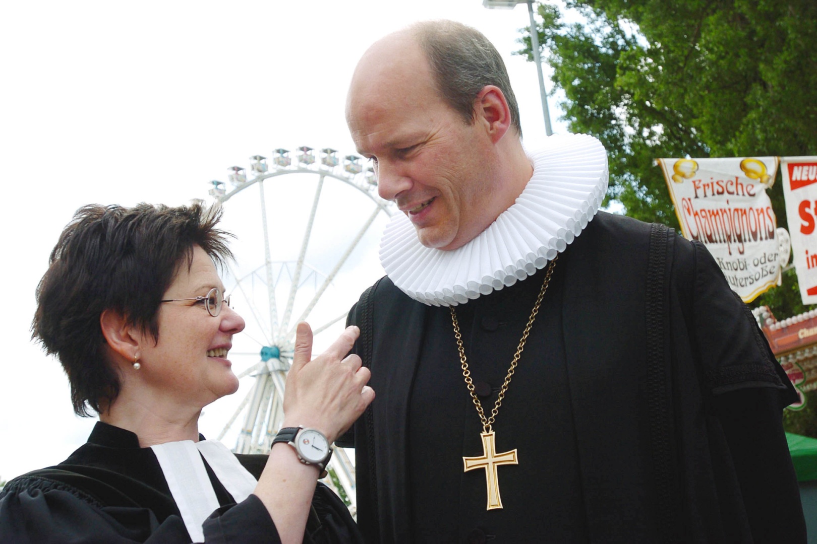 Pastorin Regina Hallmann und Oberkirchenrat Thies Gundlach