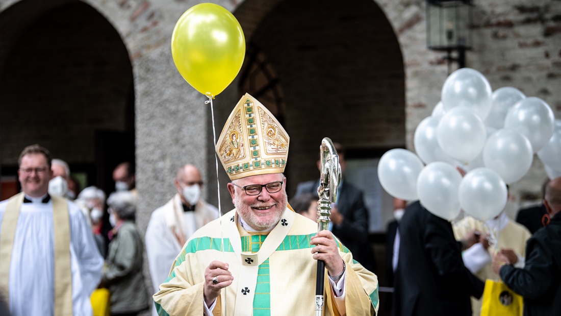 Münchner Erzbischof Marx hielt  nach seinem Rücktrittsangebot einen Gottesdienst mit Altarweihe.