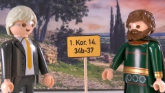 Playmobilfiguren vor Schild mit Bibelstelle
