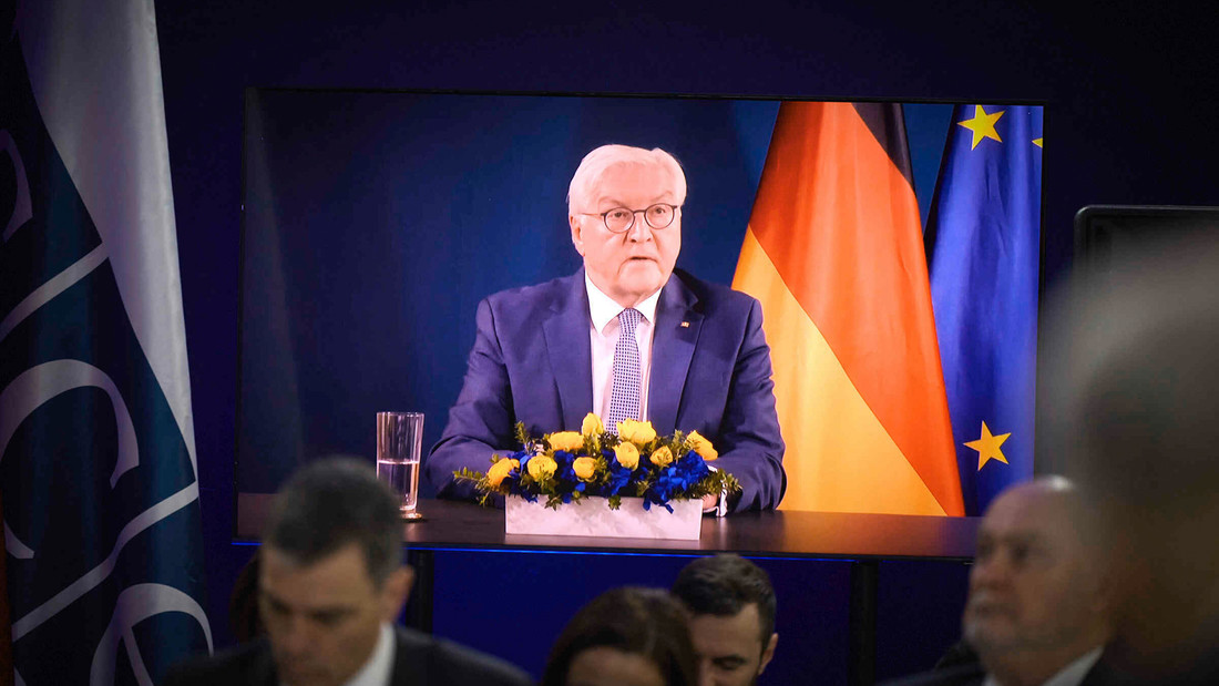 Bundespräsident Frank-Walter Steinmeier spricht bei einer Videobotschaft