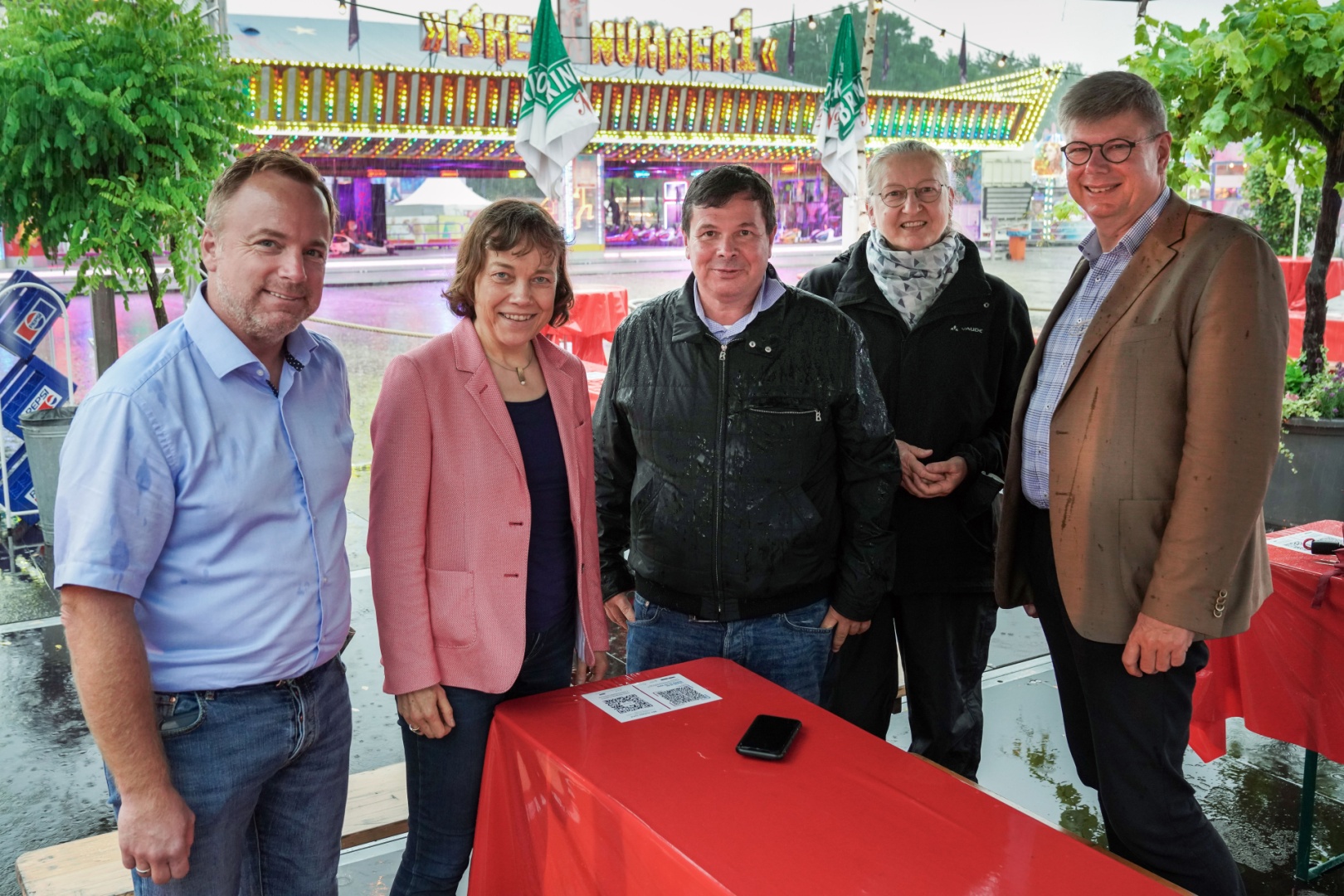 Präses Annette Kurschus besucht Schausteller in Dortmund