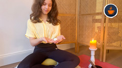junge Frau bei der Plätzchen Meditation