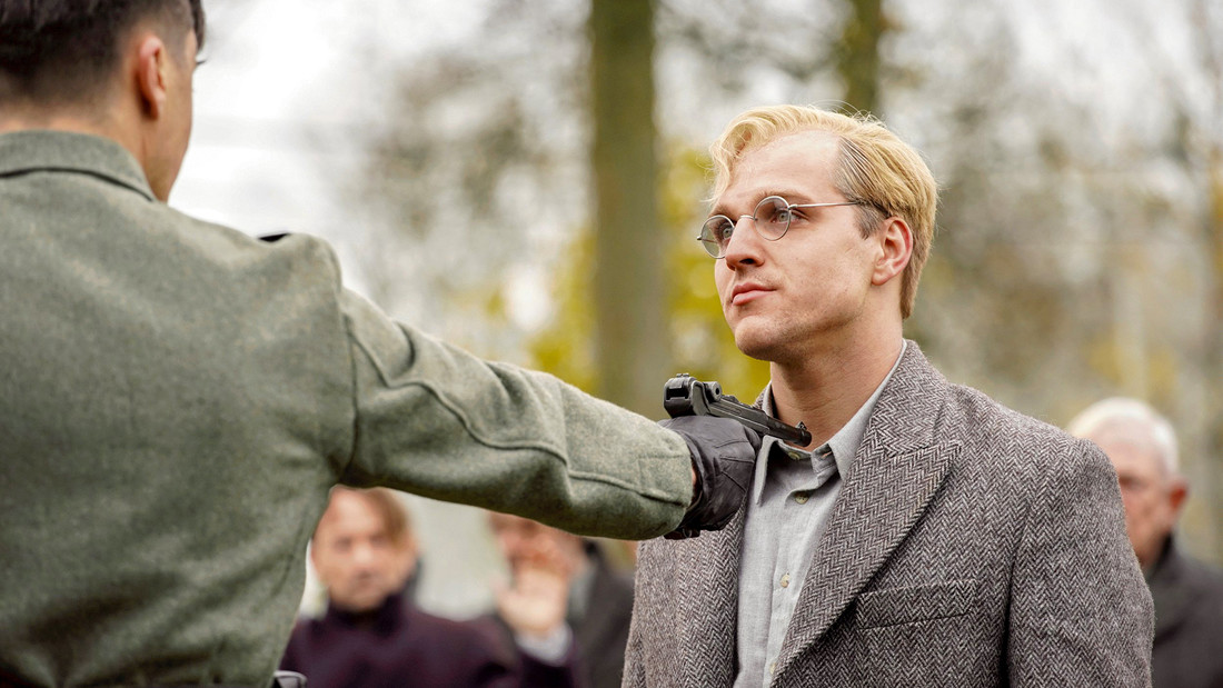 Jonas Dassler als Dietrich Bonhoeffer