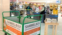 Sammelbox der Segeberger Tafel in einem Edeka-Markt in Bad Segeberg