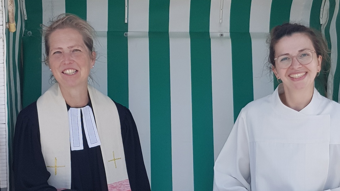 Pastorin Christiane Elster (links) aus Norddeich 