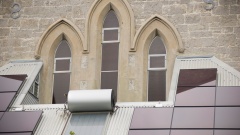 Solarzellen auf Kirchendach