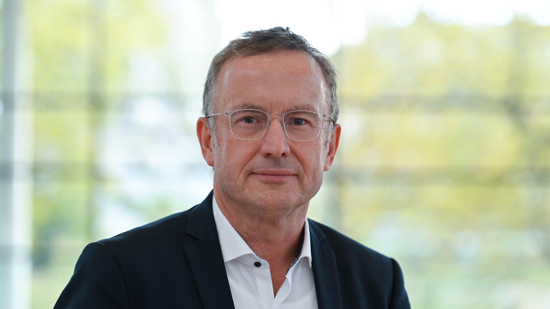 Portait von Landesbischof der evangelisch-lutherischen Kirche in Bayern Christian Kopp.