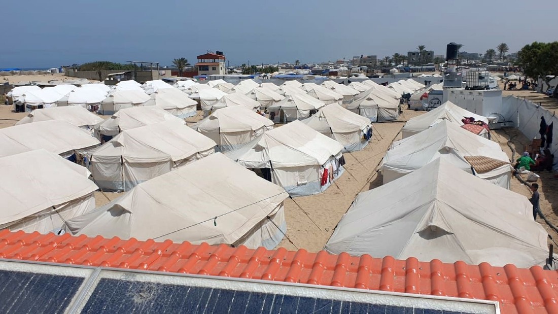 Blick über eine Zeltstadt im Gazastreifen