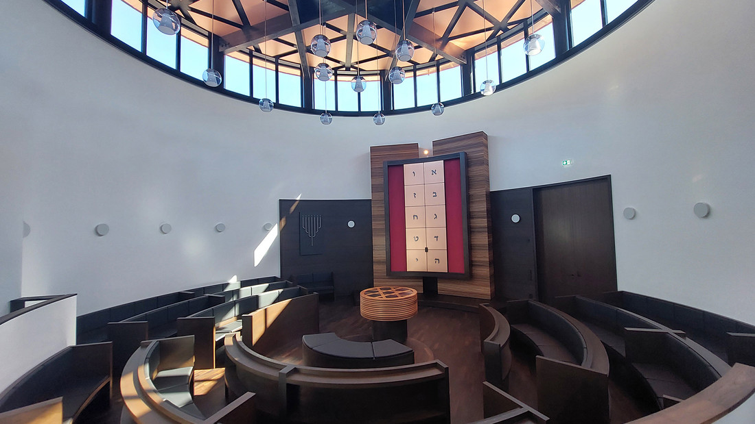 Innenraum der neuen Synagoge in Dessau