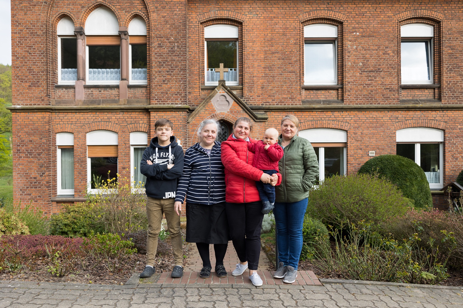 Gruppenfoto vor Pfarrhaus