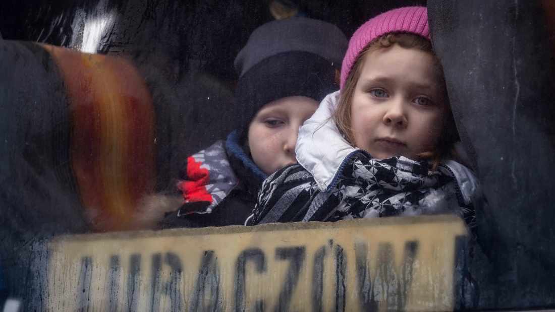 Ukrainischer Flüchtlingskinder in einem Bus