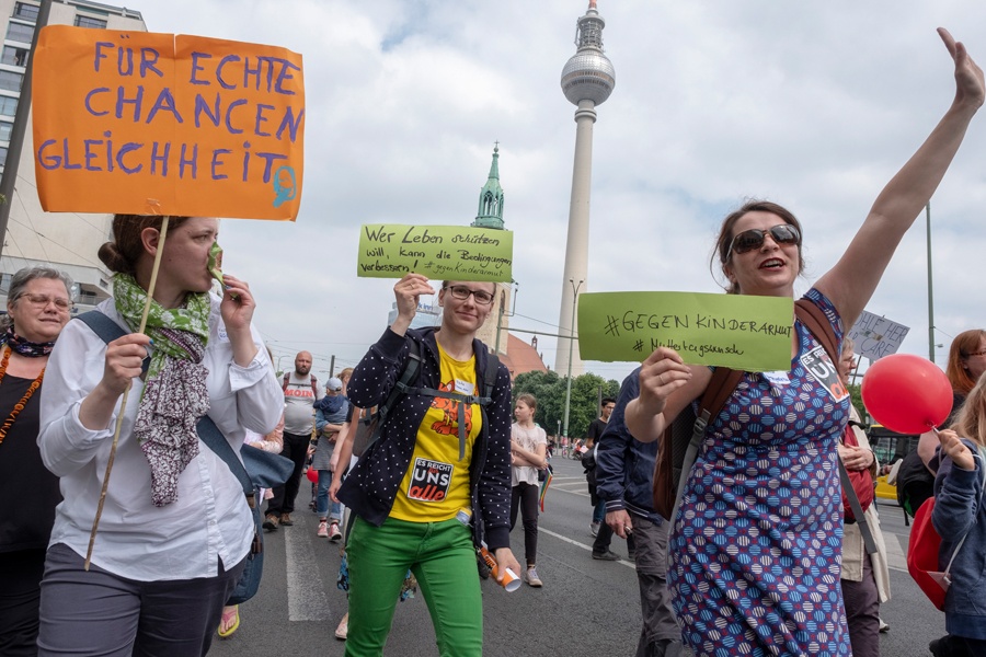 Frauen demonstireren in Berlin