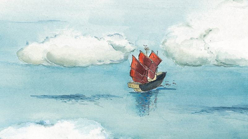 Ein großes Segelschiff mit roten Rah-Segeln segelt übers Meer, am Himmel große Schäfchenwolken