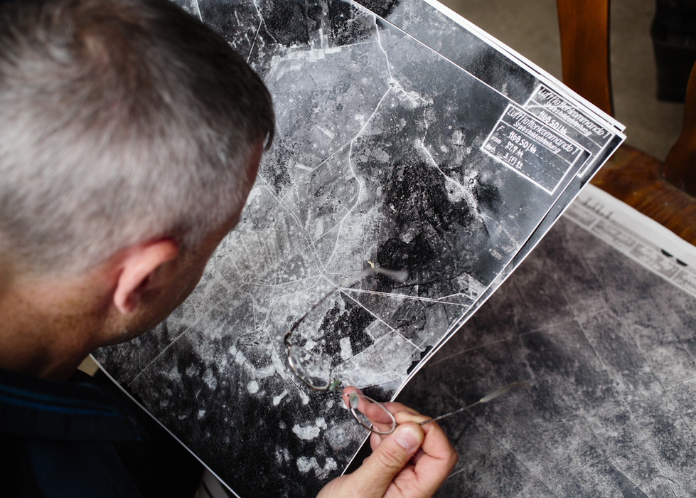 Luftaufnahmen und Kartenmaterial aus dem 2. Weltkrieg helfen die Kriegsschauplätze wiederzufinden
