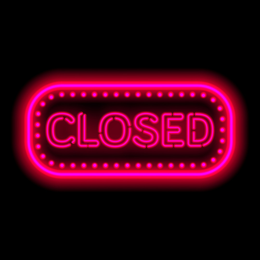 Neon Schild zeigt "closed"