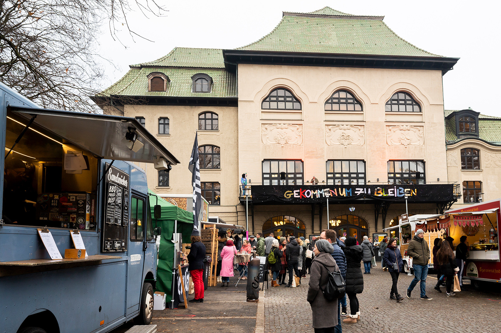 Verkäufer auf dem Claus Markt in Mönchengladbach