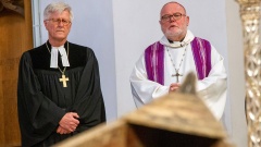 Der bayerische Landesbischof Heinrich Bedford-Strohm und der Münchner Erzbischof Kardinal Reinhard Marx kritisieren europäische Flüchtlingspolitik.