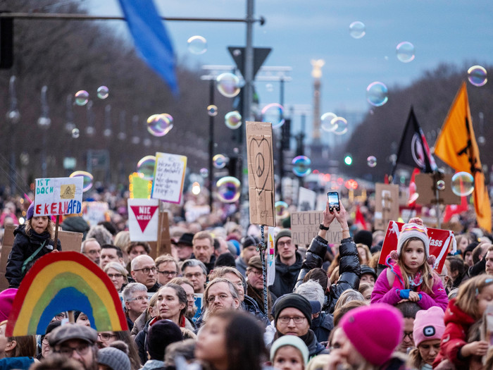 Großdemo gegen den Rechtsruck am Samstag (25.01.2025) vor dem Brandenburger Tor in Berlin.