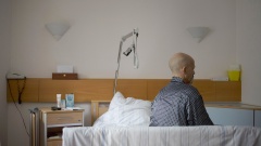 Ein Krebspatient im Palliativzentrum 