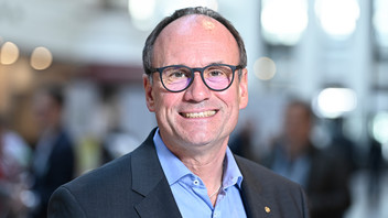 Dr. Andreas Lange